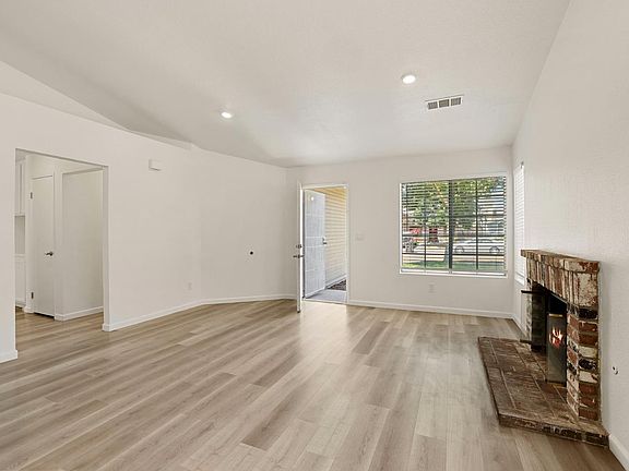 4th image of 1504 Capitola Cir