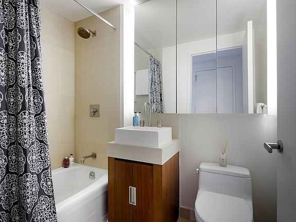 3rd image of 450 W 17th St APT 323