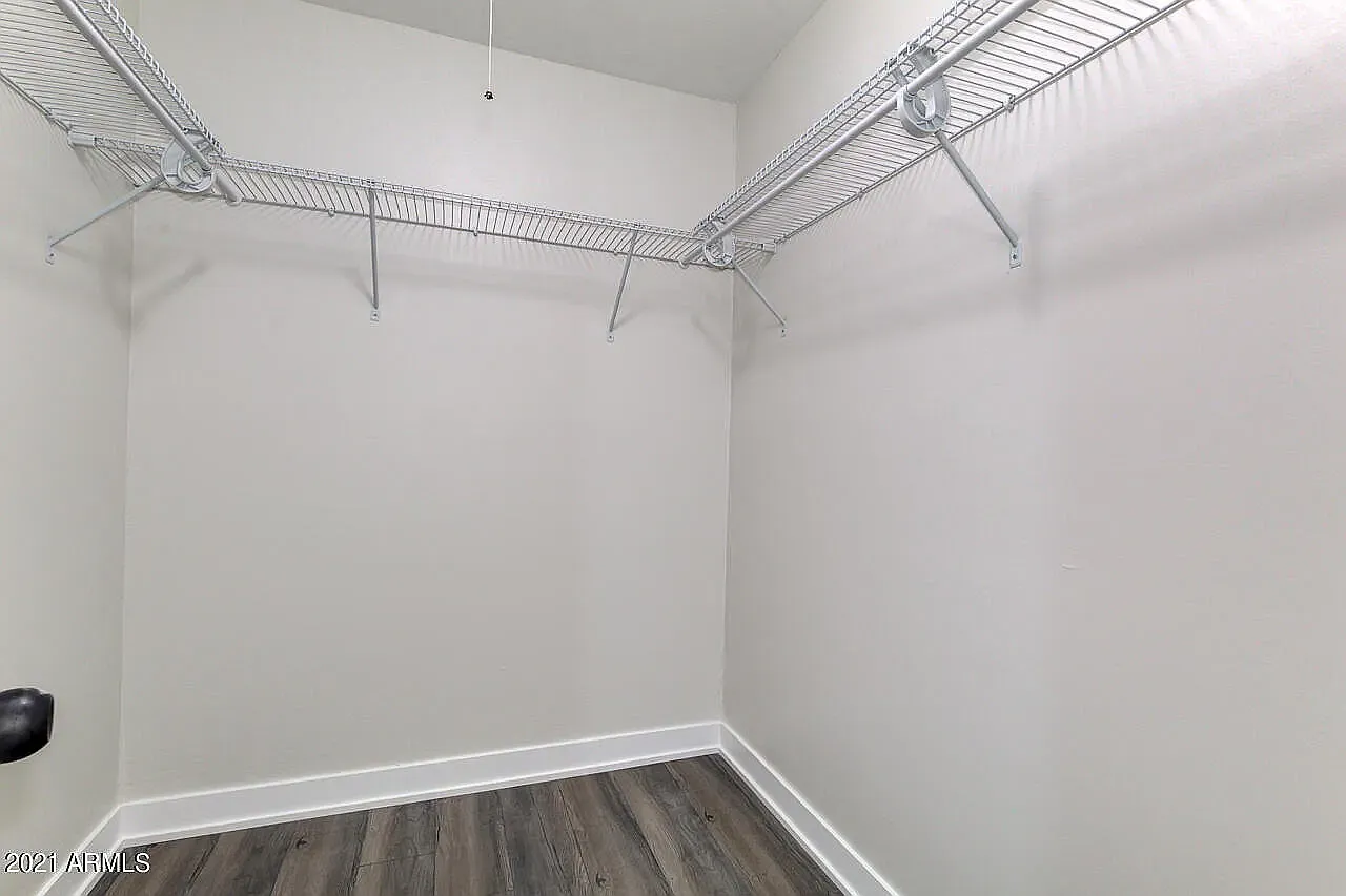 5 bed, 2348 sqft, $2,750 — Photo 2