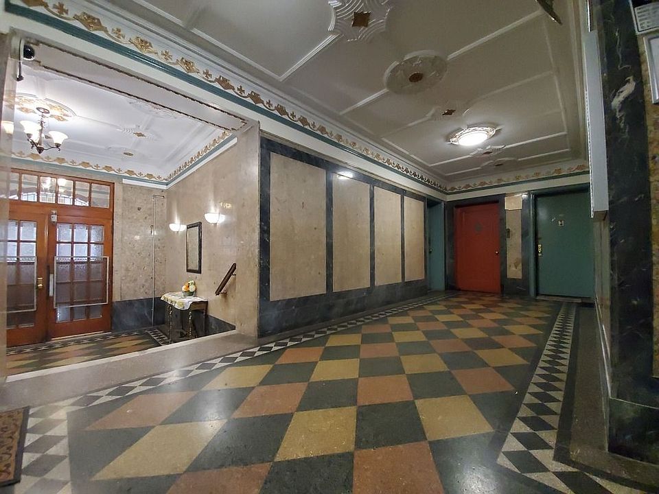 2nd image of 3345 Reservoir Oval W APT 6I