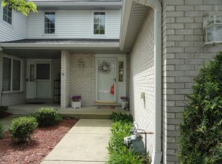 8925 Mallard Rd, Tinley Park, IL 60487