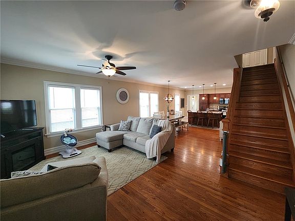 3rd image of 419 Bank St