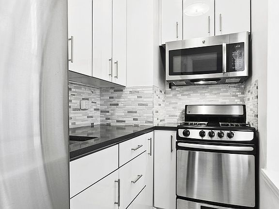 5th image of 400 E 52nd St APT 8E