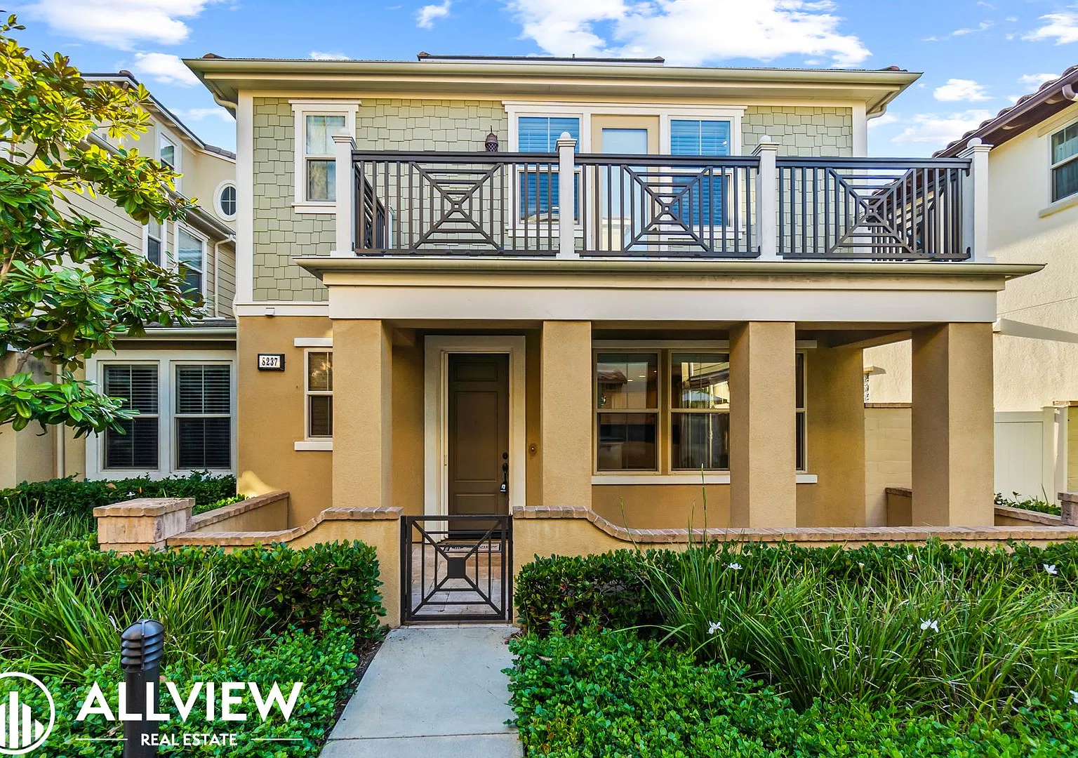 Highly Upgraded 4 Bed, 4.5 Bath Condo Available in Pacific Shores! — Photo 3