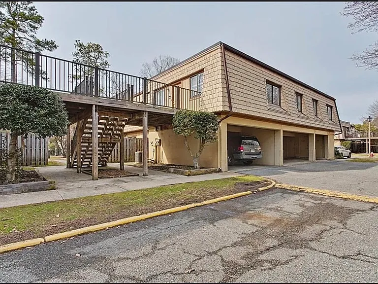 1511 Monterry Pl — Photo 1