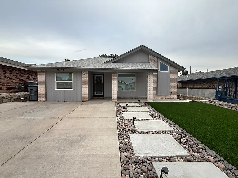 11842 Priscilla Cir — Photo 1