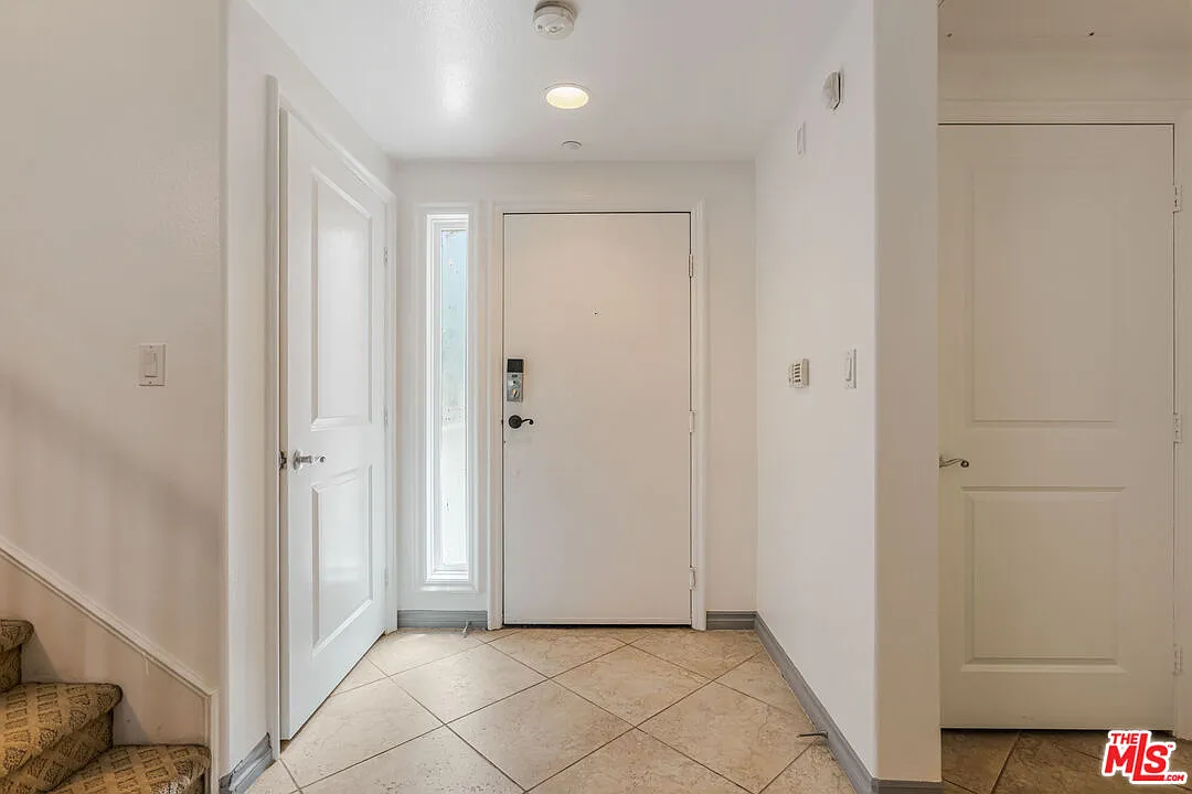 2 bed, 2.5 bath, 1680 sqft, $5,995 — Photo 4