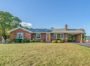 427 Cameron Dr, Vinton, VA