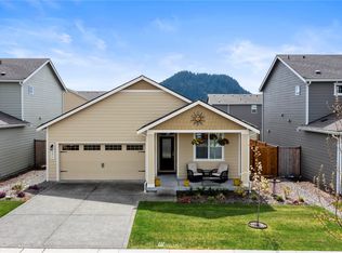 626 Bondgard Ave E, Enumclaw, WA 98022