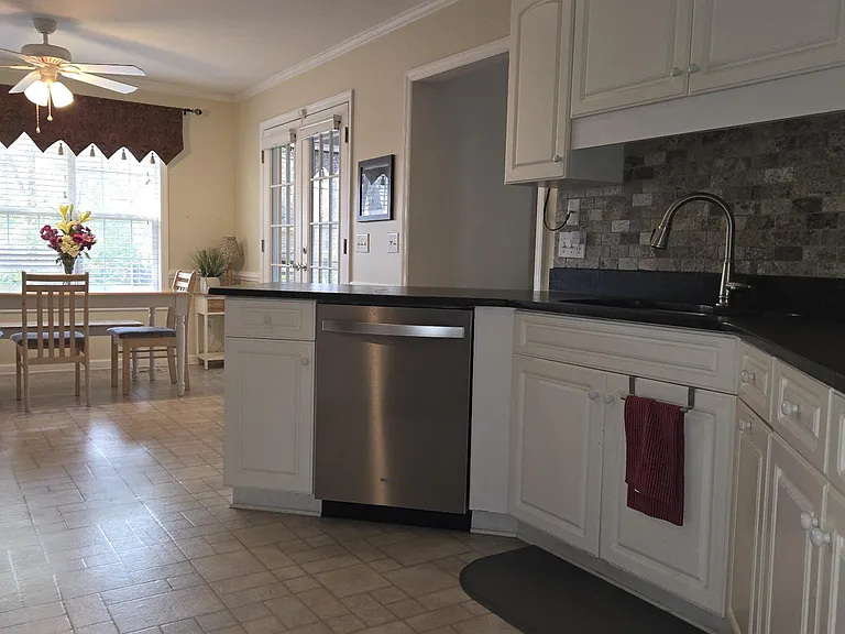 190 Wheeling Dr — Photo 5