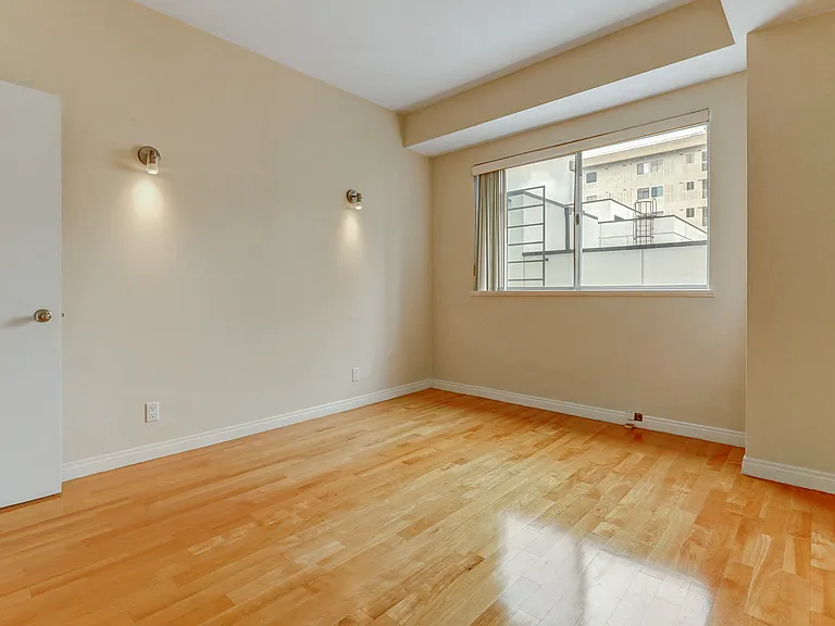 10787 Wilshire Blvd #802 — Photo 23