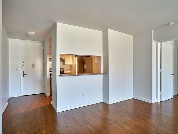 3rd image of 200 W 60th St APT 8G