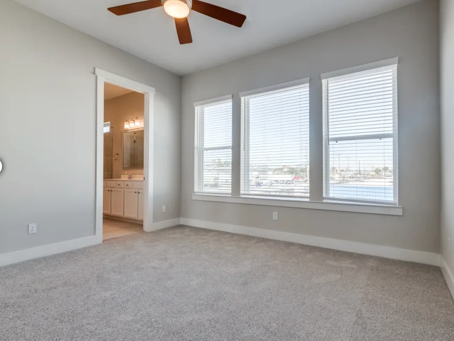 2 bed, 2.5 bath, 1233 sqft, $2,504 — Photo 2