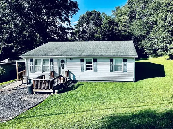 104 Adams Ave, Crab Orchard, WV 25827