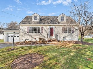 18 Meadow Ln, Hackettstown, NJ
