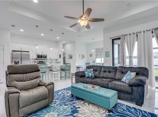 1118 NE 7th Place Cpe, Coral, FL 33909