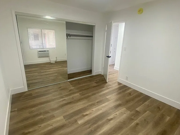 6136 Fulton Ave #9 — Photo 16