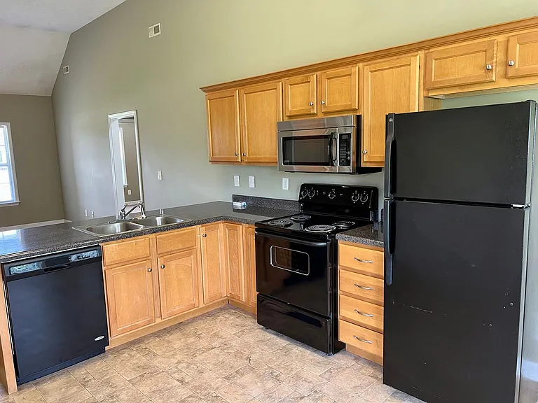 1030 Coral Dr — Photo 6