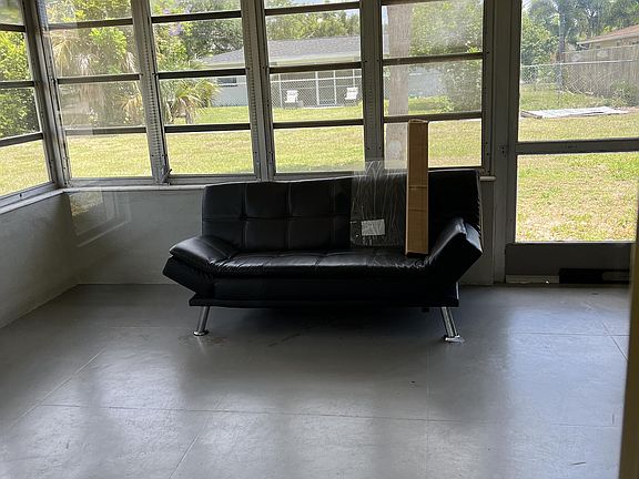 3rd image of 1920 W Lakeview Blvd #1
