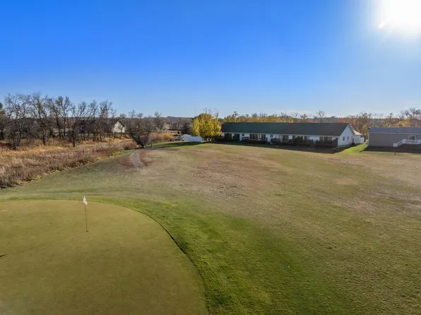 2721 39th St SE APT B, Minot, ND 58701