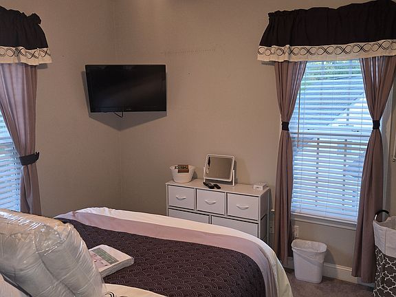 Room# 3 $1000 month, full access to home