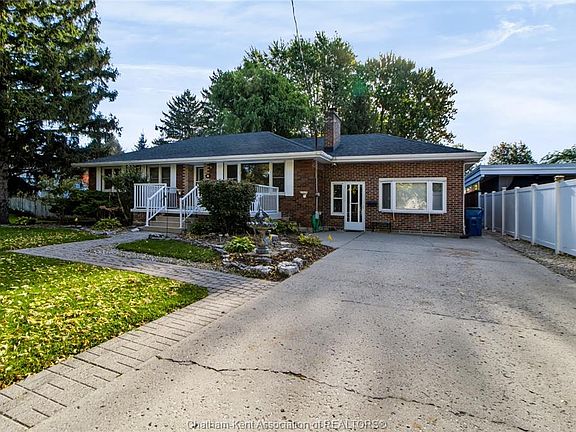 3rd image of 16 Indian Creek Rd W