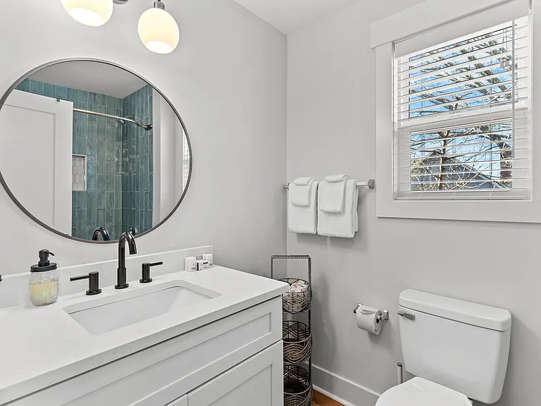 705 Brooks Aly — Photo 6