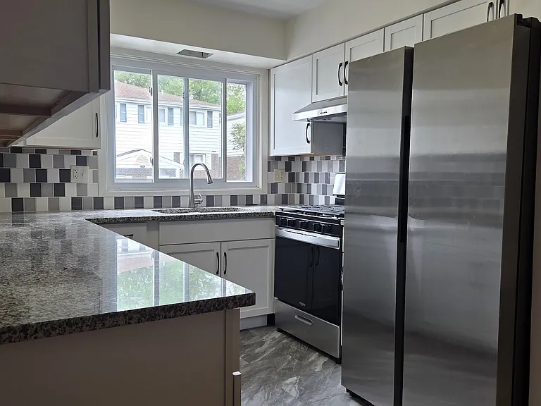 553 W Park Ave #D — Photo 4