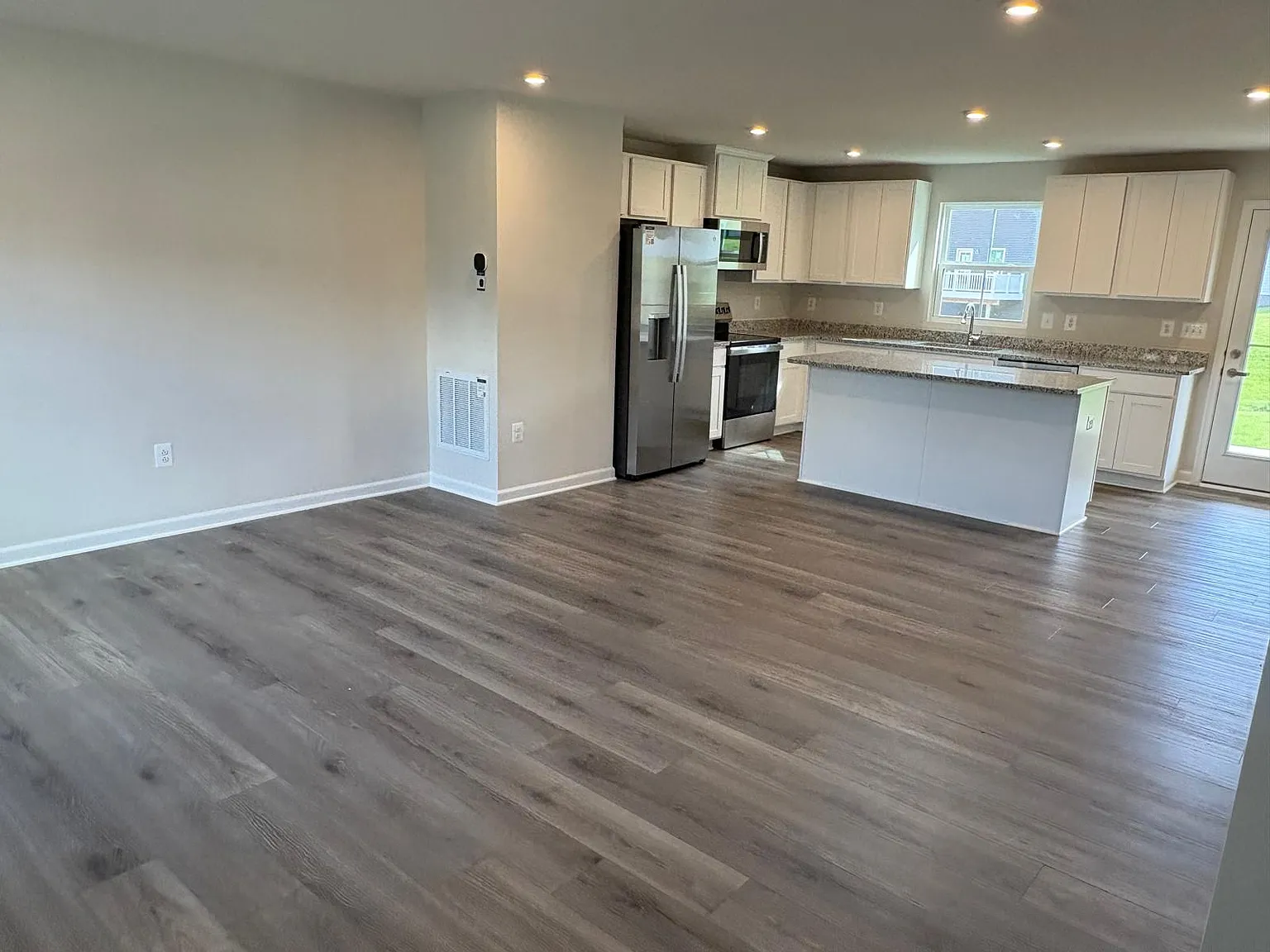 4 bed, 2.5 bath, 1903 sqft, $3,100 — Photo 3