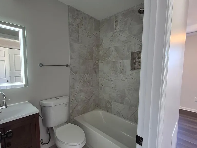 2015 E Fairmount Ave — Photo 12