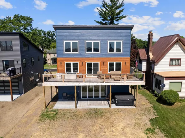 2214 7th St, Port Huron, MI 48060