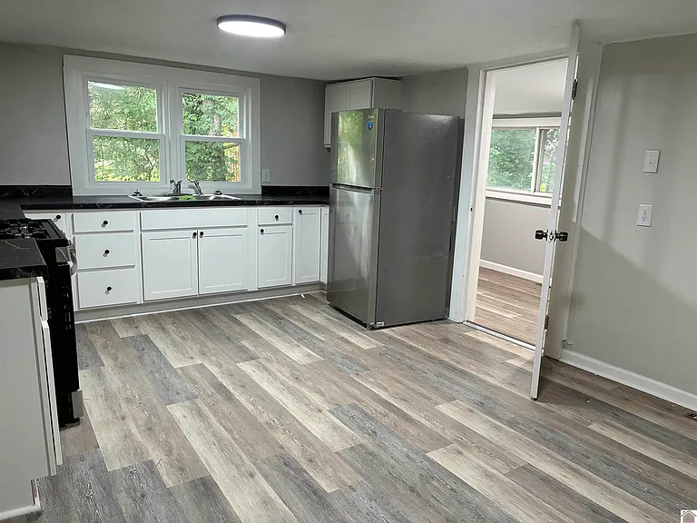 1207 Markham Ave — Photo 10