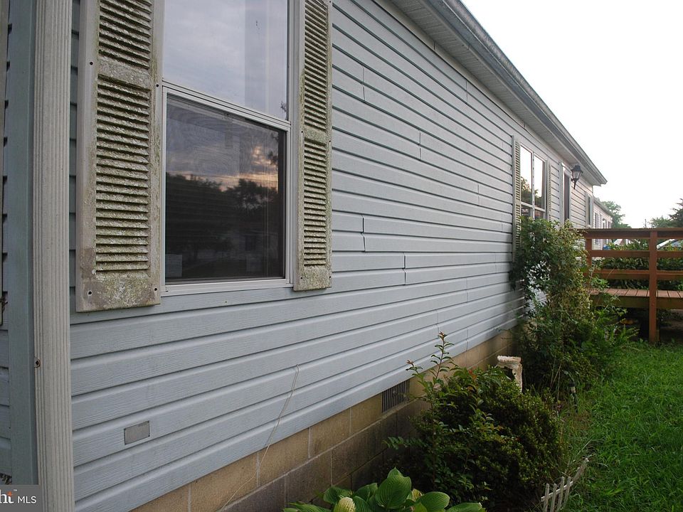 2nd image of 30835 Hampden Ave