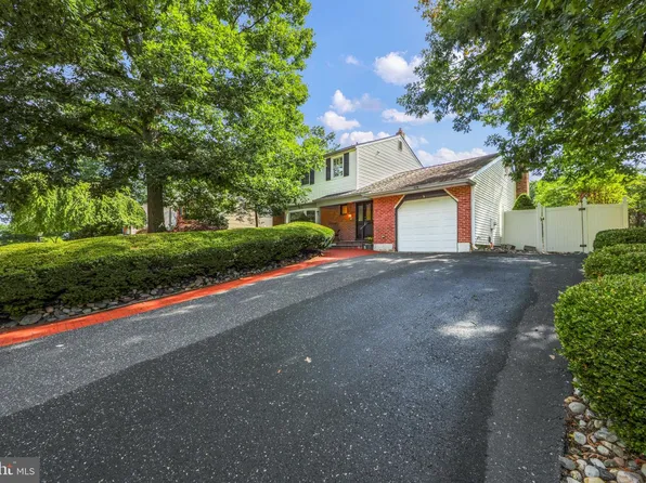 9 Forest Hill Dr, Cherry Hill, NJ 08003