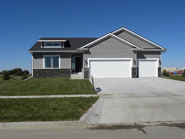 1st image of 120 Aspen Dr NE