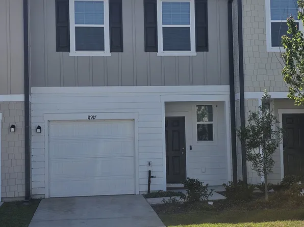 11917 Sylvia St, Dade City, FL 33525