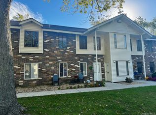 8 Denver Ct #8D, Coram, NY 11727