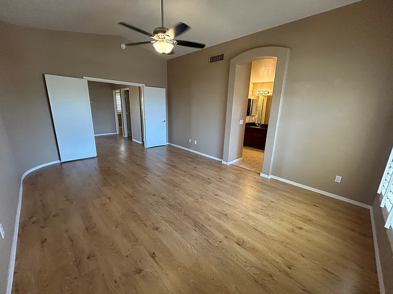 4334 E Anderson Dr — Photo 35
