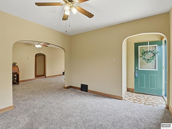 5th image of 7402 Sarpy Ave