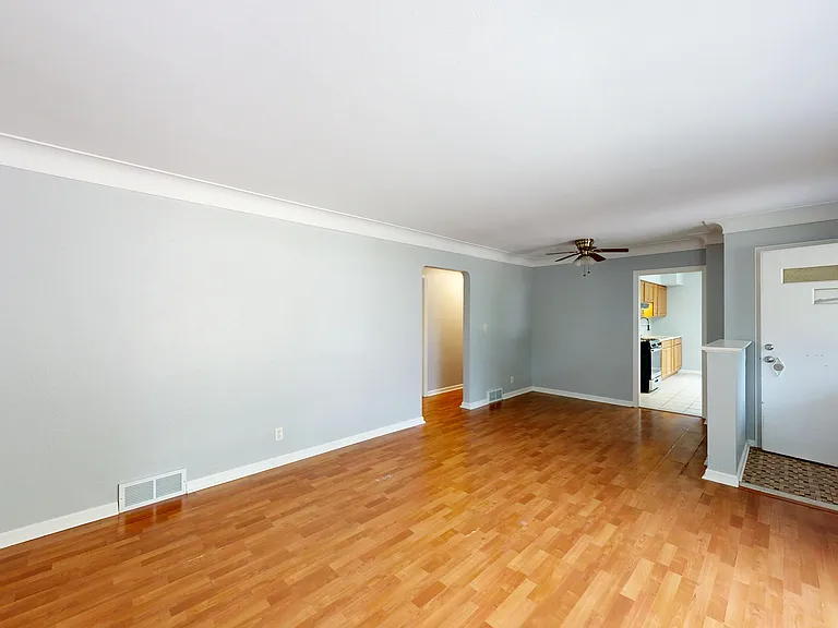 4637 Clover Ln — Photo 11