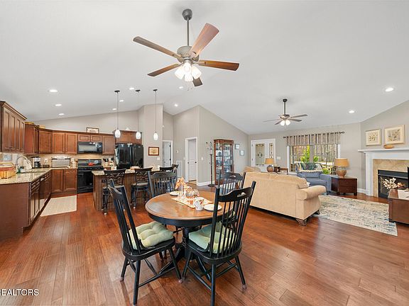 4th image of 109 Beachwood Dr