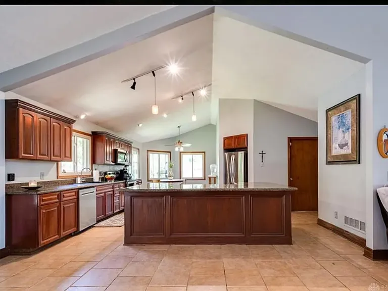 8881 Evan Ct — Photo 4