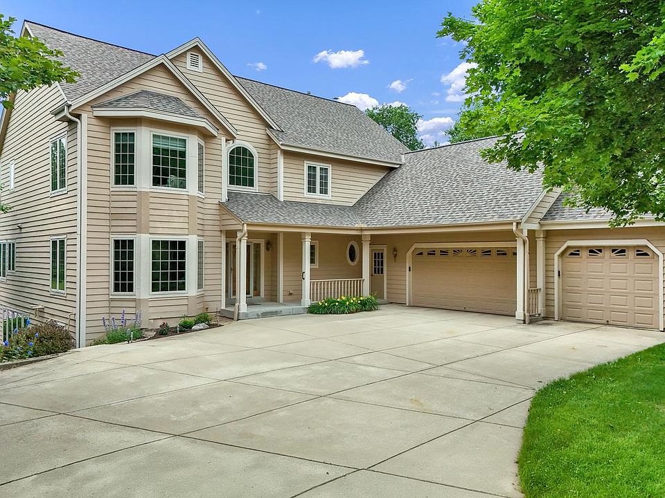 1st image of 615 Kettle RIDGE
