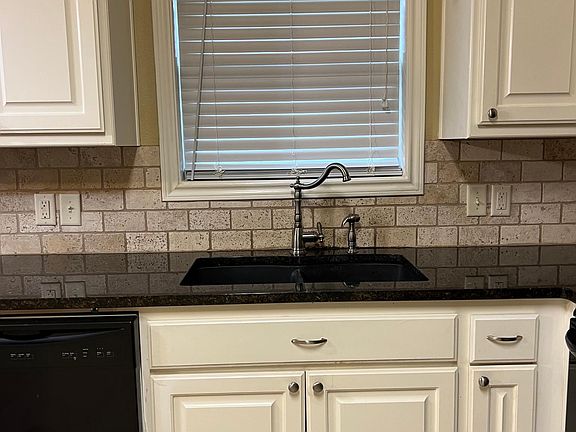 Double sink with garbage disposal