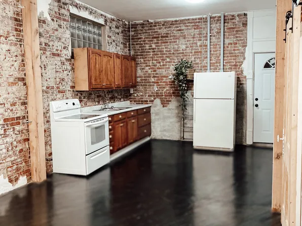 208 W Main St #G, Staunton, IL 62088