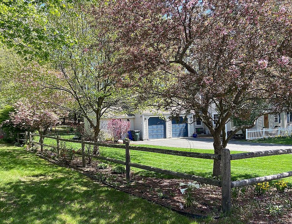 2nd image of 36 Fernwood Dr