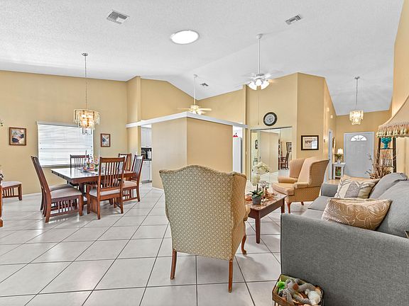 5th image of 3893 Dafilee Circle
