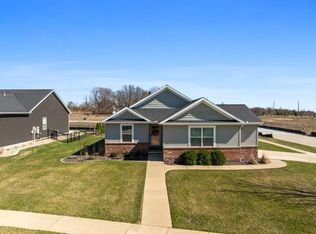 2614 Handel Dr, Bloomington, IL 61704