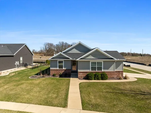 2614 Handel Dr, Bloomington, IL 61704