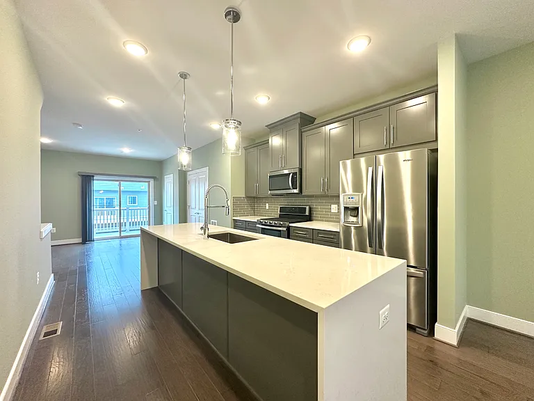 1009 Rockwell Ave — Photo 18
